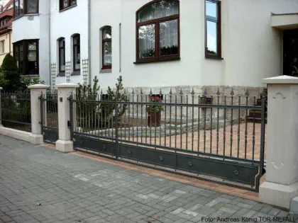 Arealtor - Drehtoranlage mit Zierelementen Eigenanfertigung Andreas König TOR-METALL
